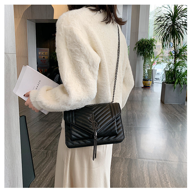 Chic Quilted Tassel Shoulder Bag with Chain Strap