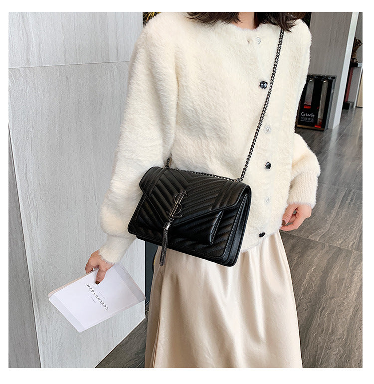 Chic Quilted Tassel Shoulder Bag with Chain Strap